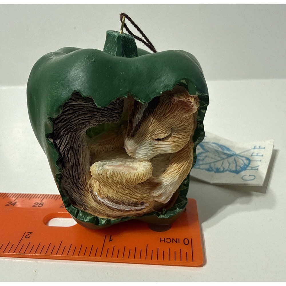 VTG Dean Griff Silvestri Handcrafted Charming Tails: Picking Peppers Ornament - Picture 3 of 9